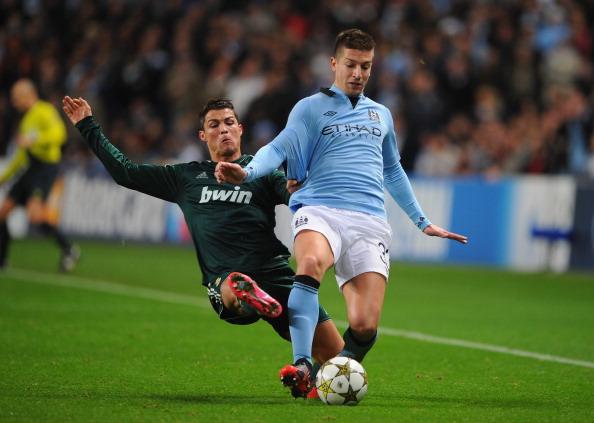 孔帕尼：很高兴戴维斯能及时回归，卡尔攻防两端都非常出色