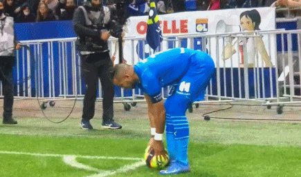 格罗索：停止与2006年国家队比较，年轻球员要重建意大利足球（格罗索：别再和2006年国家队比较，意大利足球重建要靠年轻球员）