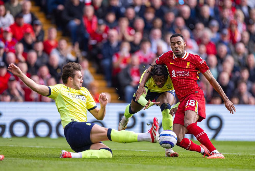 斯基拉：桑托斯在推进内马尔的续约，俱乐部有信心留下他