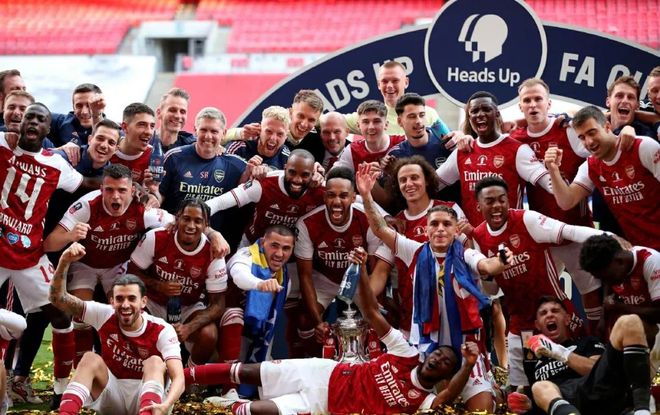 科里纳：正讨论足球中教练喊暂停的可能性，努力寻找解决方案