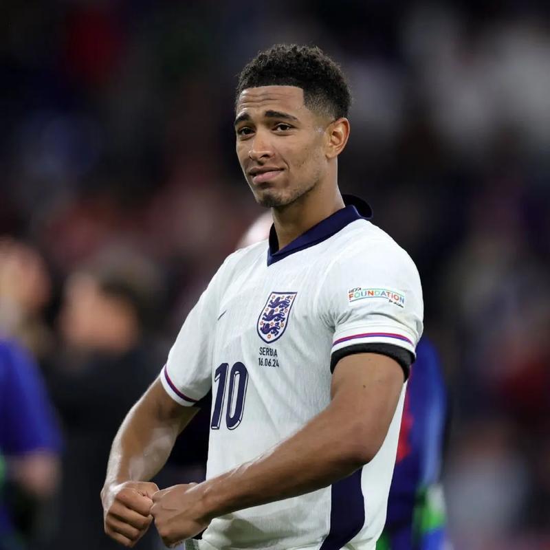 波媒：莱万与巴萨均未确定是否续约，将等到明年再做决定