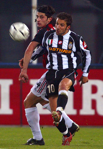 马卡：赫伊森最近状态明显下滑，但俱乐部依然对其充满信心（马卡：赫伊森近期表现下滑，俱乐部依旧信任他）