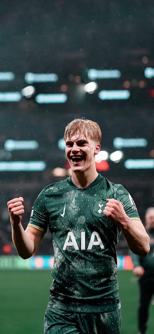 巴萨新球场揭幕战，比赛第10分钟全场球迷高呼梅西名字（巴萨新主场揭幕战第10分钟，全场球迷齐声呼喊梅西）