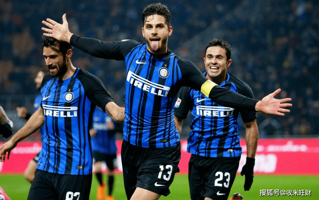 阿贾克斯客场4-2逆转卡拉巴克，收获本赛季欧冠首胜（阿贾克斯客场4-2翻盘卡拉巴克，迎来本赛季欧冠首胜）