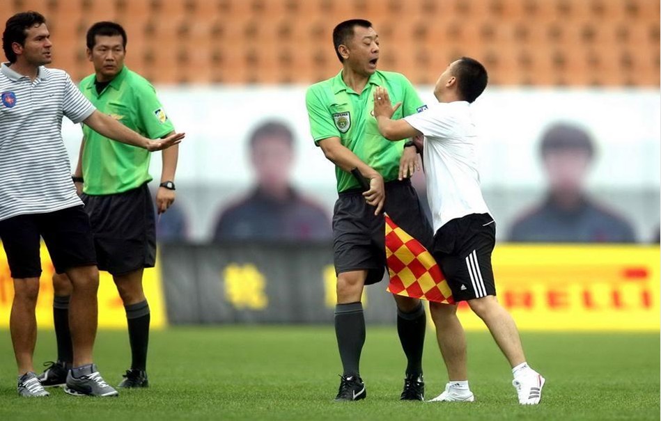 摸吉祥物女演员胸部，前塞尔塔队长马略被判赔偿1000欧